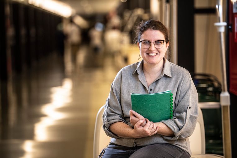 Anne Nobels: ‘Voor ouderen kan in de tuin werken, fietsen of wandelen een manier zijn om mentaal moeilijke periodes te overbruggen. Als dat door fysieke mankementen niet meer kan, komen ook die mensen in de problemen.’ Beeld Marco Mertens