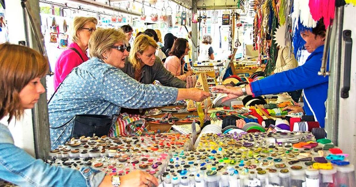 Regenachtig Onbevreesd consensus Stoffenbeurs Tilburgs kleurrijkste markt | Tilburg | bd.nl