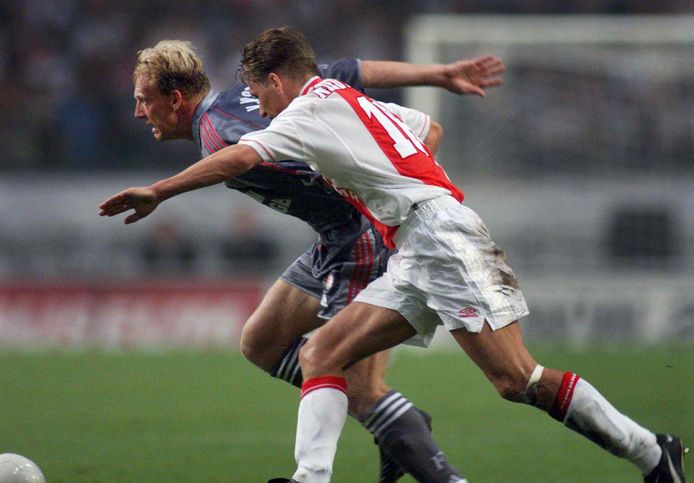 Peter van Vossen als Feyenoord in actie tegen Ajax.