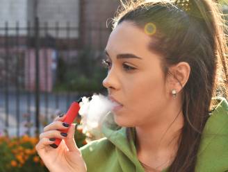 Waarom vapen steeds meer jongeren? “Mij maak je niet wijs dat al die kleurtjes en smaken er zijn om verstokte rokers te helpen met stoppen”