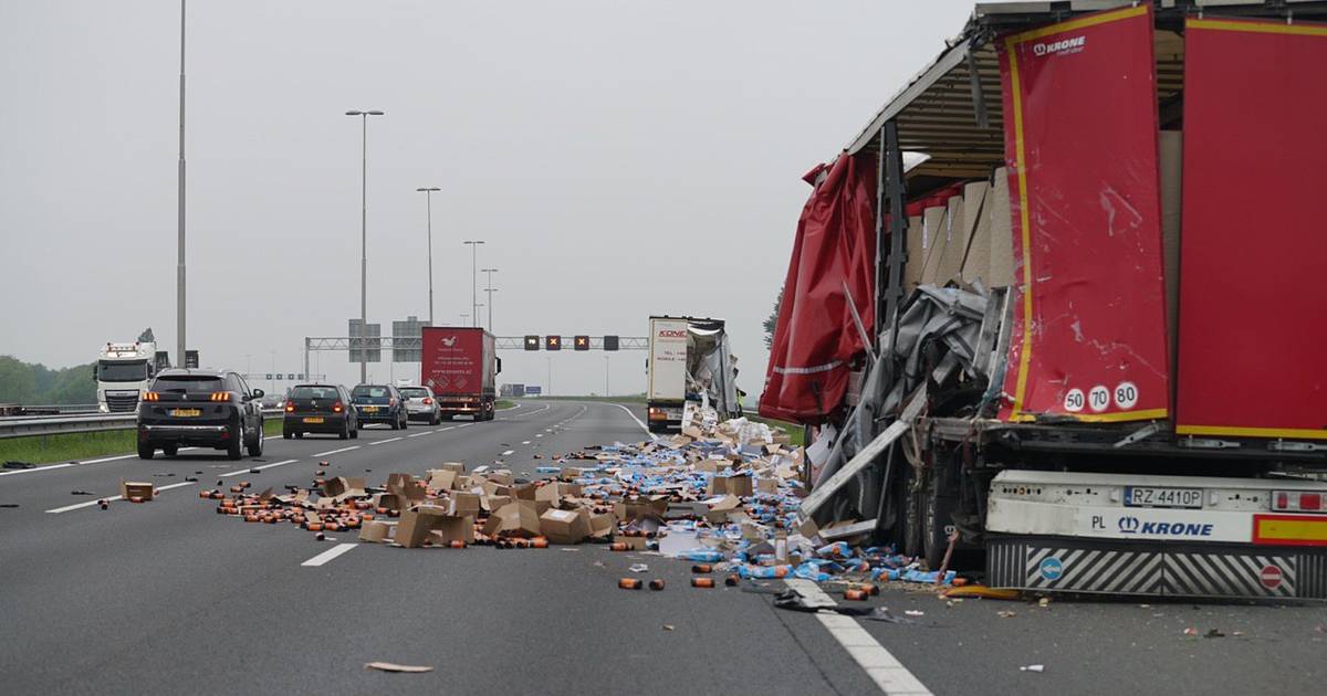 A1 bij Deventer gestremd door ongeluk met vrachtwagen bij Bathmen.