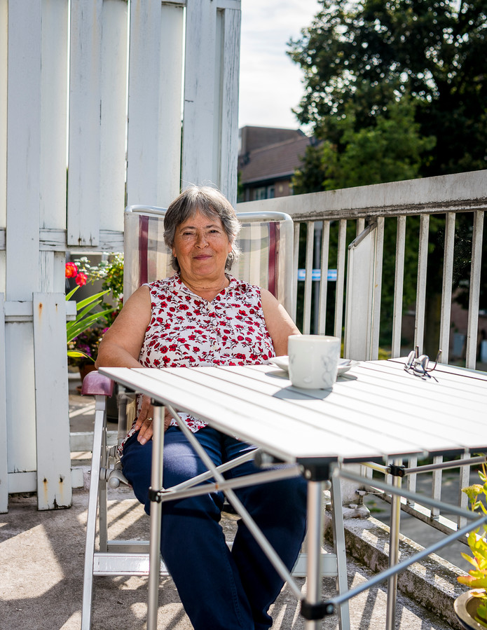 Bea (66) moet elk dubbeltje omkeren sinds haar man vertrok ...