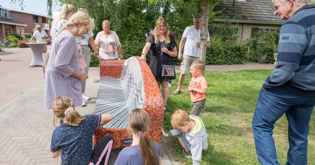 Ovezande heeft nu ook een social sofa, met watertappunt