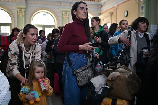 Oekraïense vluchtelingen in het station van Przemyśl, Polen. 