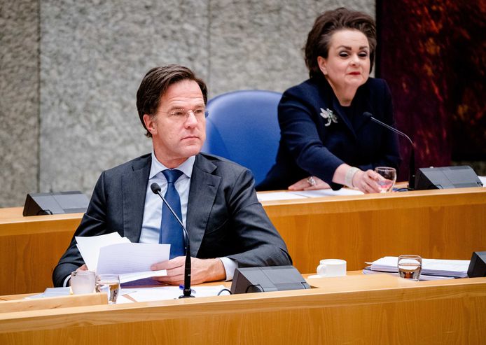 Demissionair Premier Mark Rutte en Demissionair Staatssecretaris Alexandra van Huffelen van Financiën tijdens een debat over het aftreden van het kabinet naar aanleiding van de toeslagenaffaire