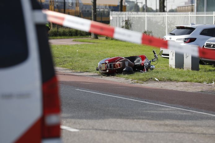 Twee gewonden bij scooterongeluk in Roosendaal.