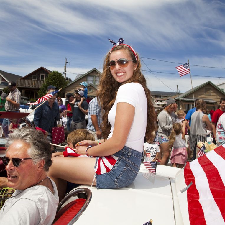Een Fourth of July-parade in Rockaway Beach, Oregon. Op die dag in 1776 gooiden de Amerikanen het Britse juk definitief van zich af. Beeld Robbie McClaran/Redux