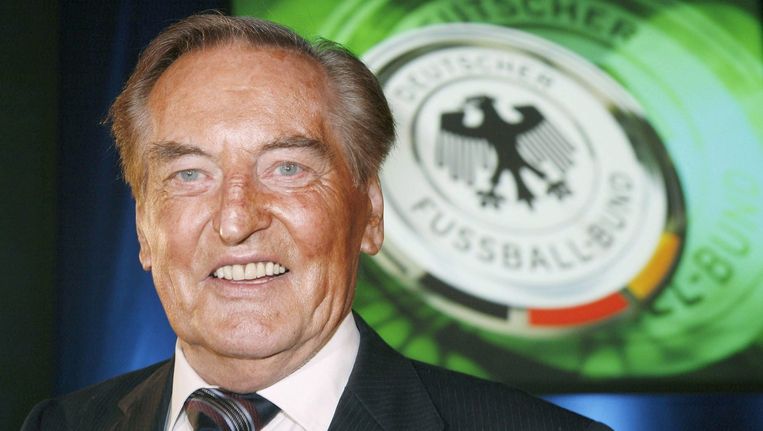 Voormalig bondsvoorzitter Gerhard Mayer-Vorfelder is maandag overleden. Beeld EPA