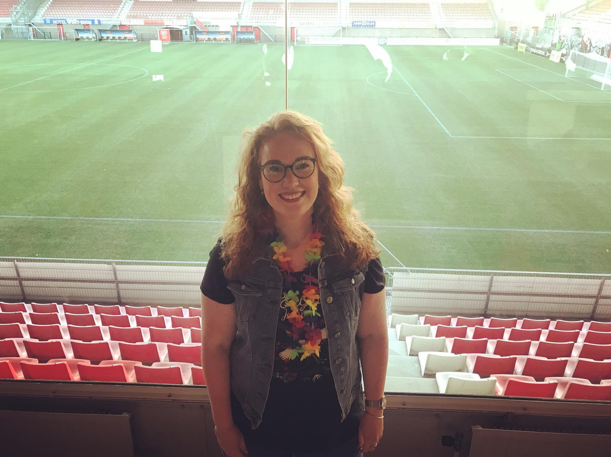 Helmond Sport Supporters Achter Club Blijven Staan Foto Ad Nl