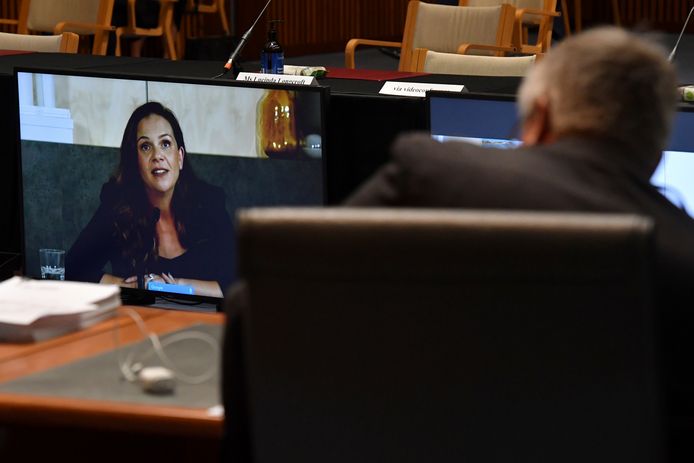 Google-topvrouw Mel Silva (links) tijdens een videoconferentie met leden van de Australische Senaat over de gedragscode. (22/01/2021)