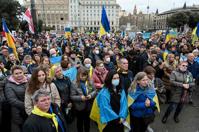 Demonstranten steunen Oekraïne in Barcelona.