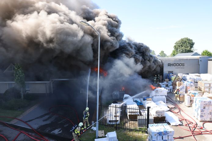 Er kwam veel rook vrij bij de brand in Oldebroek