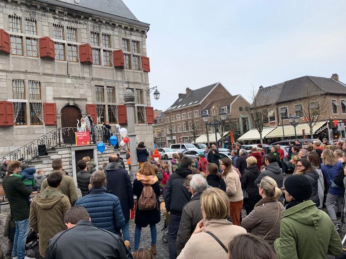 De wandeling lokte een 300-tal mensen.