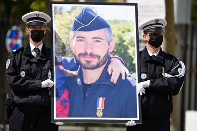 Policier tué à Avignon: le tireur présumé mis en examen et écroué
