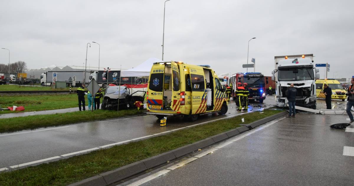 Verschillende zware ongelukken kruising Zuidelijke Randweg: Havenschap werkt ...