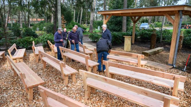 In de Boskapel in Haaksbergen samen afscheid nemen, tussen het groen en bij het fluiten van de vogels 