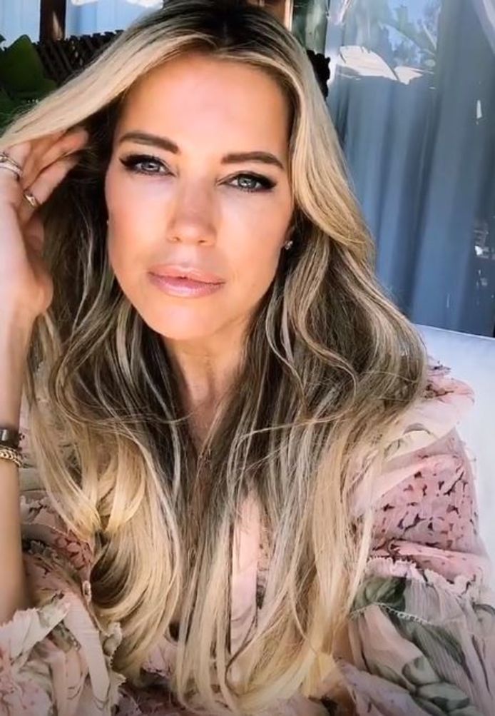 Sylvie zit op Ibiza.