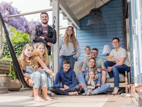 Bij deze influencerfamilie met acht kinderen houden ze van barbecueën: ‘Doen we zelfs met Kerstmis’