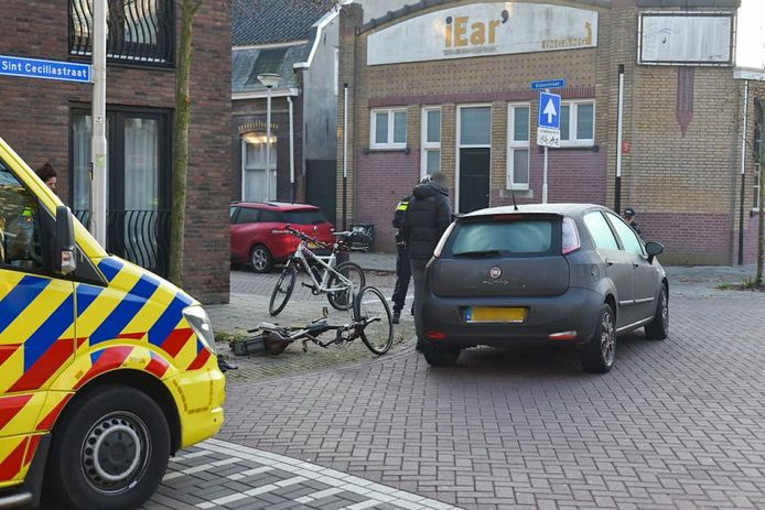 Het ongeluk gebeurde aan de Sint Ceciliastraat in Tilburg.
