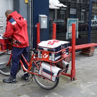 Kernkabinet stelt beslissing over krantencontract Bpost uit, postbedrijf betreurt aanhoudende onzekerheid