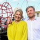 Koningin Máxima straalt in knalgeel op huwelijksdag