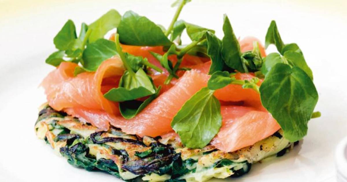 Jeroen Meus maakt spinazierösti met gerookte zalm Nina kookt hln.be