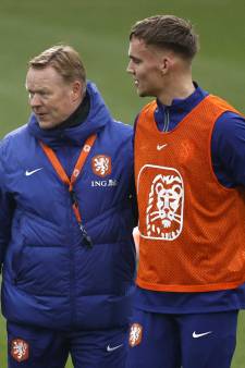 Debutant Bart Verbruggen wil zich laten zien aan Ronald Koeman: ‘Ben hier niet op schoolreisje’ 