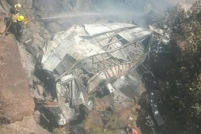 Bus stort van brug in Zuid-Afrika: zeker 45 doden, alleen jongen van 8 jaar overleeft