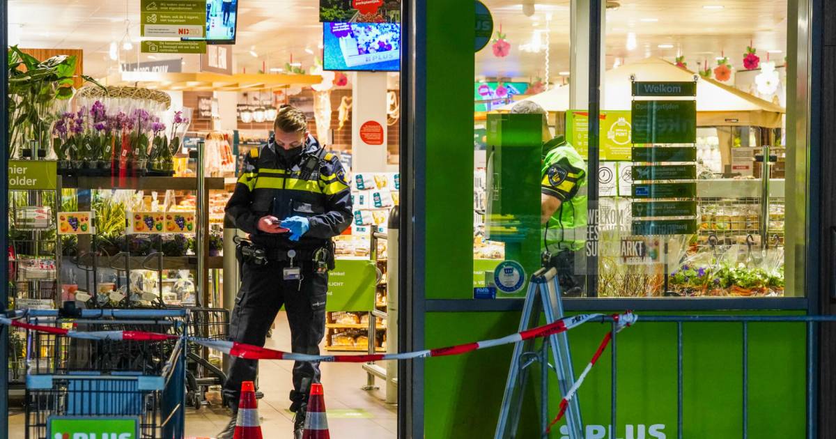 Plus supermarkt in Budel-Schoot overvallen, grote zoekactie naar daders samen met Belgische politie  Wie herkent de daders? .