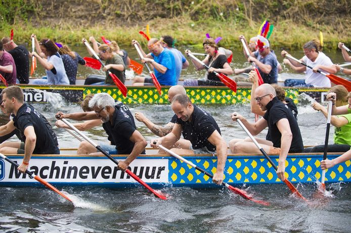 Buurten en bedrijven gaan de strijd aan op het water, daarnaast zijn er optredens en andere activiteiten op de vaste grond. De plek daarvoor is ook straks op het Zwitsalterrein te vinden. Die voorwaarde geeft de gemeente Apeldoorn mee aan de nieuwe eigenaar van dat gebied.
