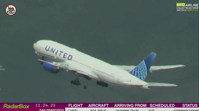 Op beelden is te zien hoe een United Airlines Boeing 777 tijdens het opstijgen een wiel verliest.