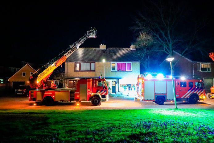 De brandweer kwam met twee eenheden naar Hoogland.