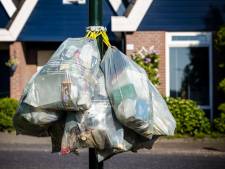 Gele stickers waarschuwen inwoners Land van Cuijk voor fout aangeboden plastic afval