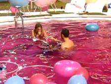 Secret Story: bisous dans la piscine entre Nicolas et Cindy (vidéo)