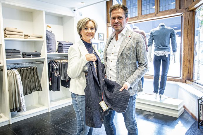 Kabelbaan lucht verhaal Rijssens familiebedrijf Koedijk Mode gelooft in kracht fysieke winkel:  'Kleding moet je zien en voelen' | Rijssen-Holten | tubantia.nl