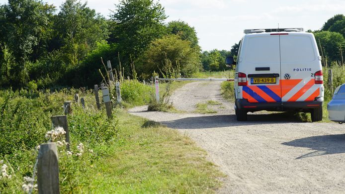 De 18-jarige vermiste vrouw werd gezocht in de buurt van de Douwelerkolk in Deventer.