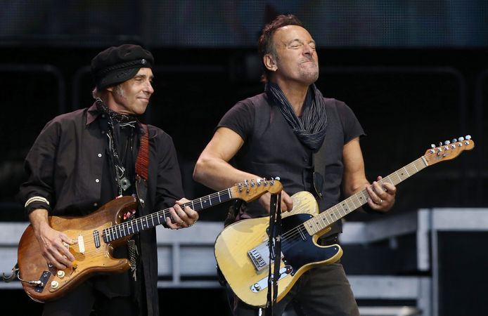 Bruce Springsteen (R) en Nils Lofgren (L)