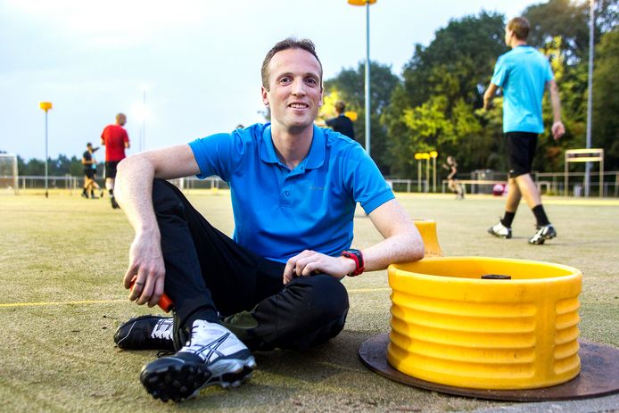 Devinco-trainer Pieter Bouwma zag zijn ploeg nipt verliezen van DOS-WK.