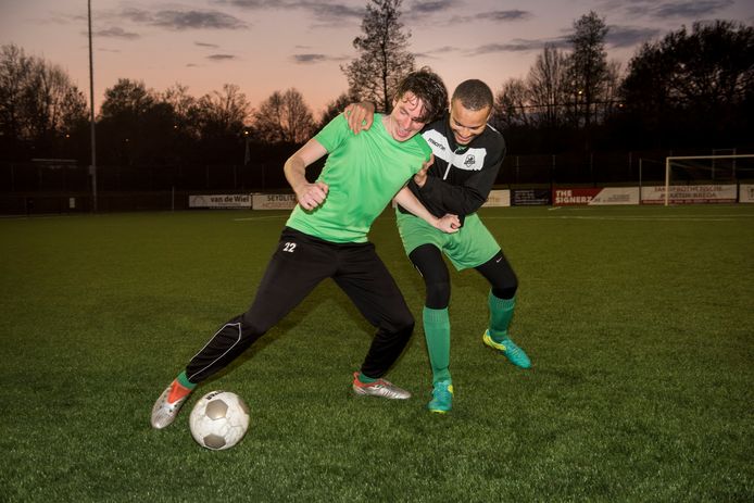 Dennis Peragon (links) en Jamie Kankam, spelers van Baronie.