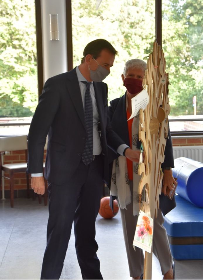 Vlaams minister van Welzijn Wouter Beke (CD&V) bezocht revalidatieziekenhuis Inkendaal in Vlezenbeek. Hij werd onder andere rondgeleid door algemeen directeur Sofie Blancquaert.