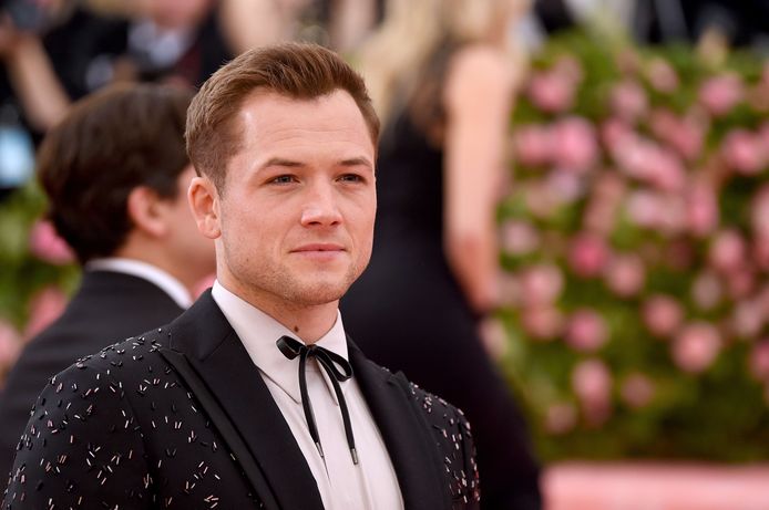 De heteroseksuele Taron Egerton vertolkt in ‘Rocketman’ de homoseksuele Elton John. Kan niet, vinden sommige critici.