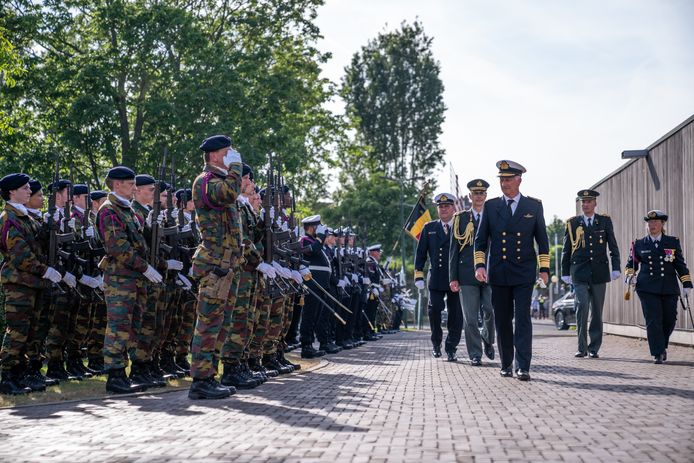 Koning Filip kwam het spektakel - én het zicht op de prachtige skyline van de Scheldestad - hoogstpersoonlijk aanschouwen. Plaats van afspraak: de Royal Yacht Club of Belgium (RYCB) op Linkeroever.