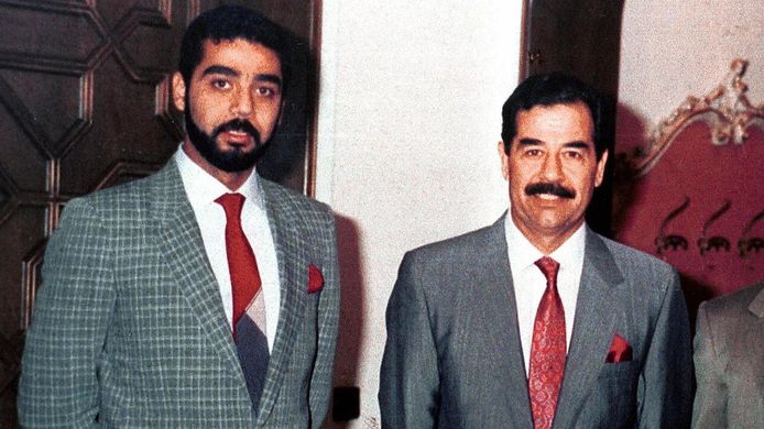 Uday Hoessein (1964-2003) en zijn vader Saddam (1037-2006). De oudste (en even meedogenloze) zoon van de Iraakse dictator was diens beoogd opvolger.
