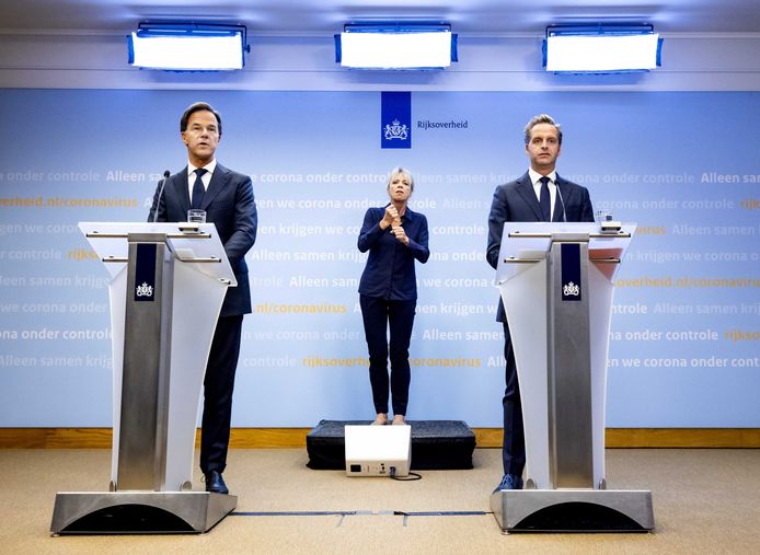 3,6 miljoen kijkers hebben vrijdagavond gekeken naar de persconferentie van premier Mark Rutte en en minister Hugo de Jonge van Volksgezondheid. Leraren waren onaangenaam verrast.
