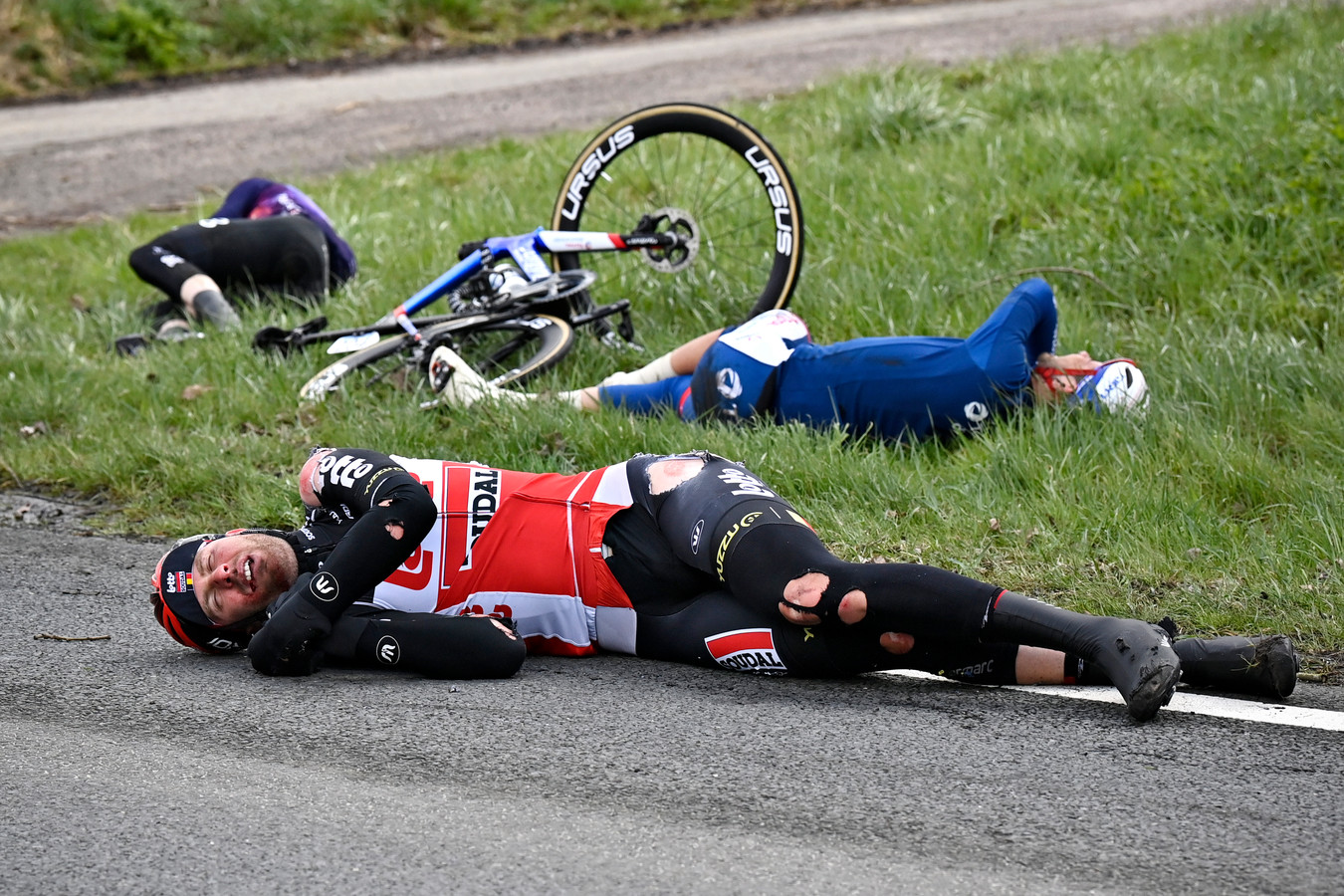 Jasper Philipsen verrast Sam Bennett in Scheldeprijs ...