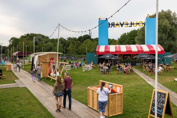 Voor het eerst in haar bestaan bevond het hart van Theaterfestival Boulevard zicht niet op de Parade, maar in het Zuiderpark in Den Bosch.
