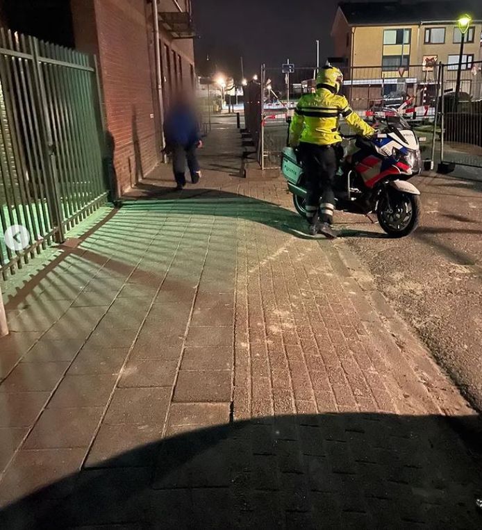 Politie vindt mes bij man na korte achtervolging door Eindhoven.
