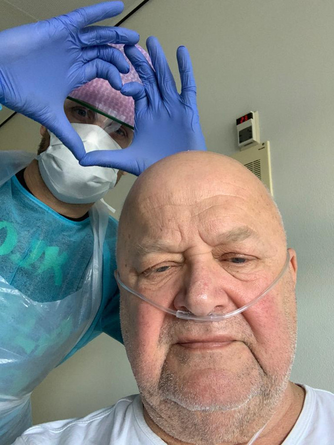 John (66) ligt op de ic door corona Familie Molkenboer gaat door een
