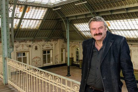 Tuur Troch, algemeen directeur van onder meer Sint-Angela, zet zich al 16 jaar lang voor het renovatieproject van de 'feestzaal' in.