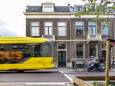 Zware bussen op het nieuwe wegdek zorgen voor overlast bij de bewoners van de Burgemeester Reigerstraat.